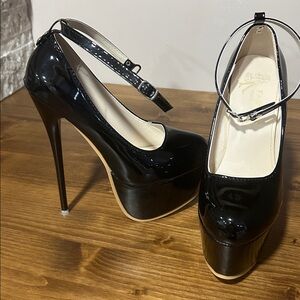 Sexy Black Platform skinny Heels with ankle strap size 35 (5). New